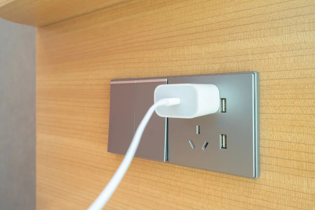 严重影响手机寿命,不要再这样充电了!(图1) 严重影响手机寿命,不要再这样充电了!(图1)