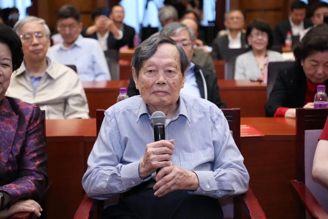 杨振宁先生生平(图13) 杨振宁先生生平(图13)