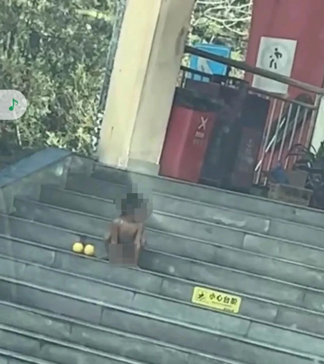 全身赤裸!“野人小孩”引关注,最新进展→(图3) 图片