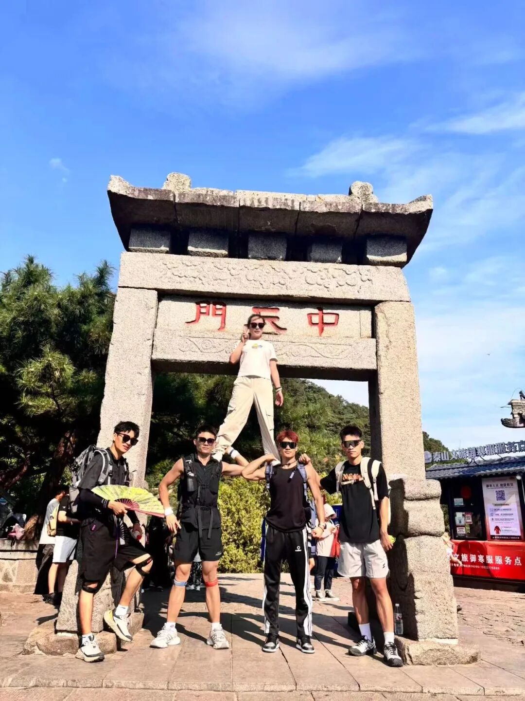 陪爬、陪玩、陪诊……陪伴生意咋这么火?(图2) 陪爬、陪玩、陪诊……陪伴生意咋这么火?(图2)